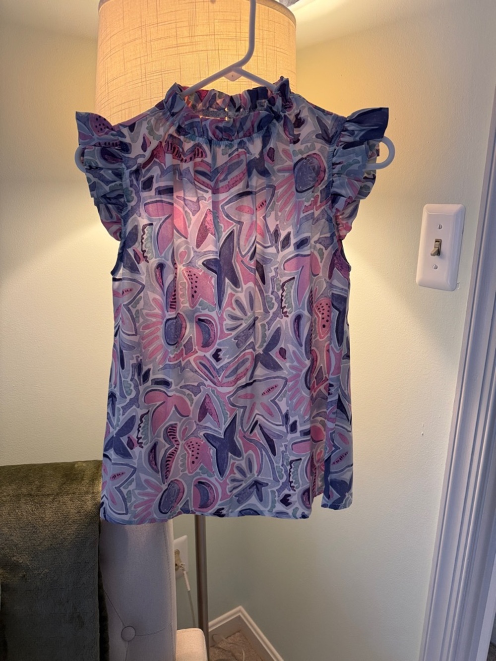 Ruffled Mock-Neck Floral Print Shell Top - Pink & Blue